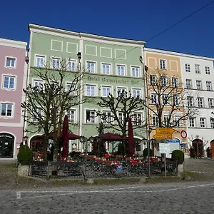 https://bayerischer-hof-burghausen.com-bavaria.com